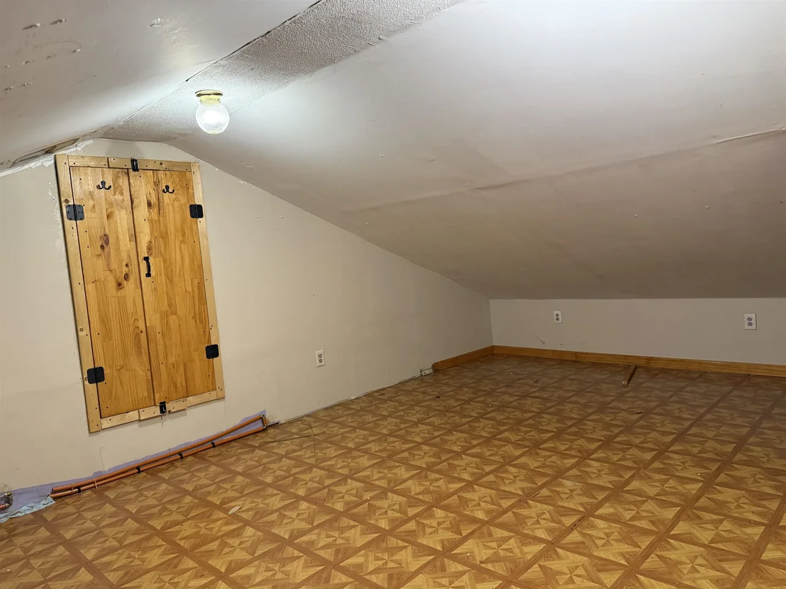 Photo of 2459 Highgate