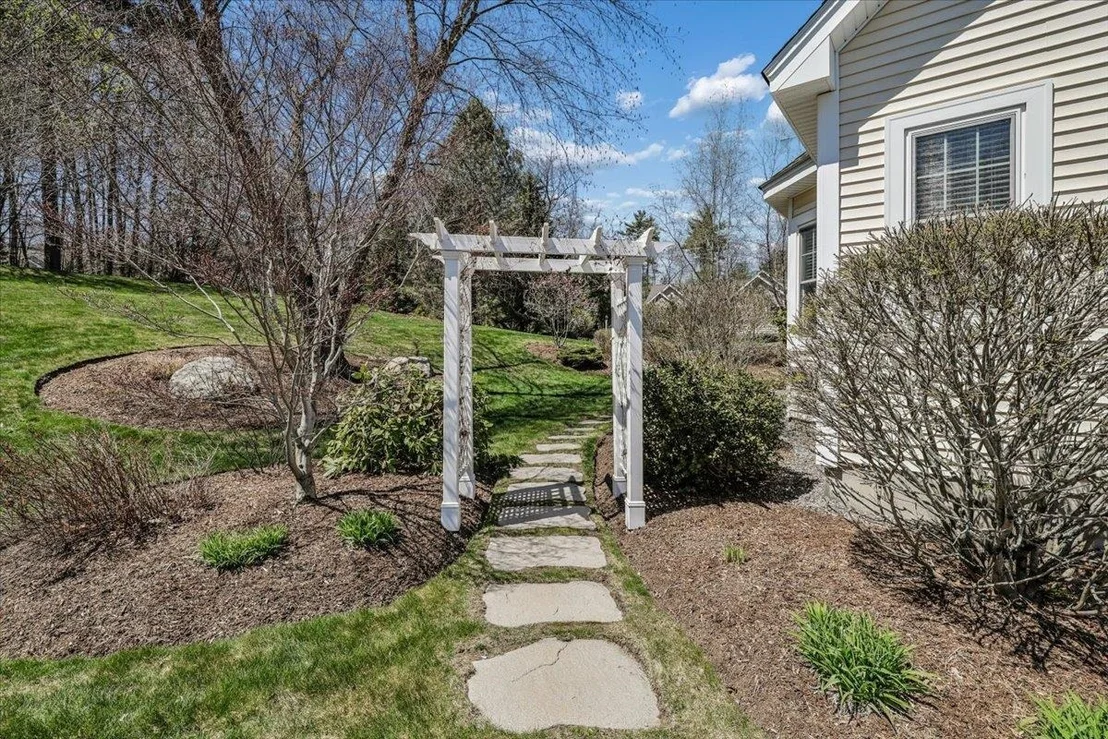 Photo of 32 White Pine