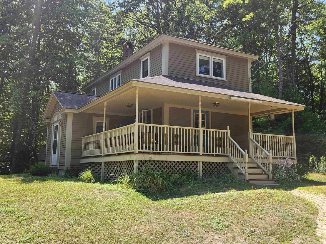 Photo of 100 Colonial