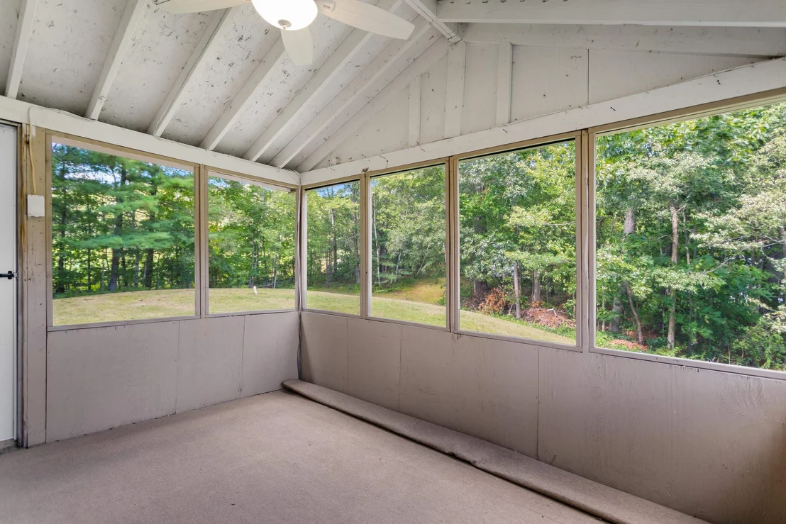 Photo of Unit UNITLUNITR at 31 Juniper