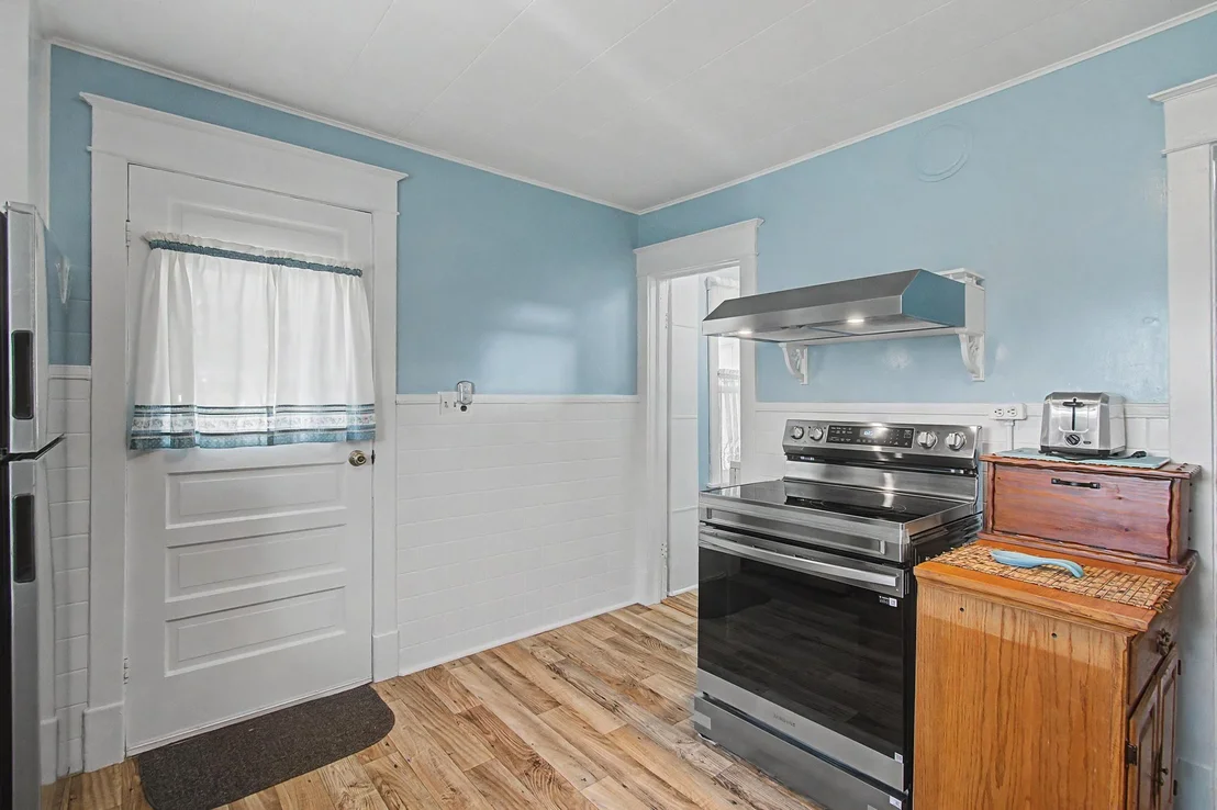 Photo of 64 Pine