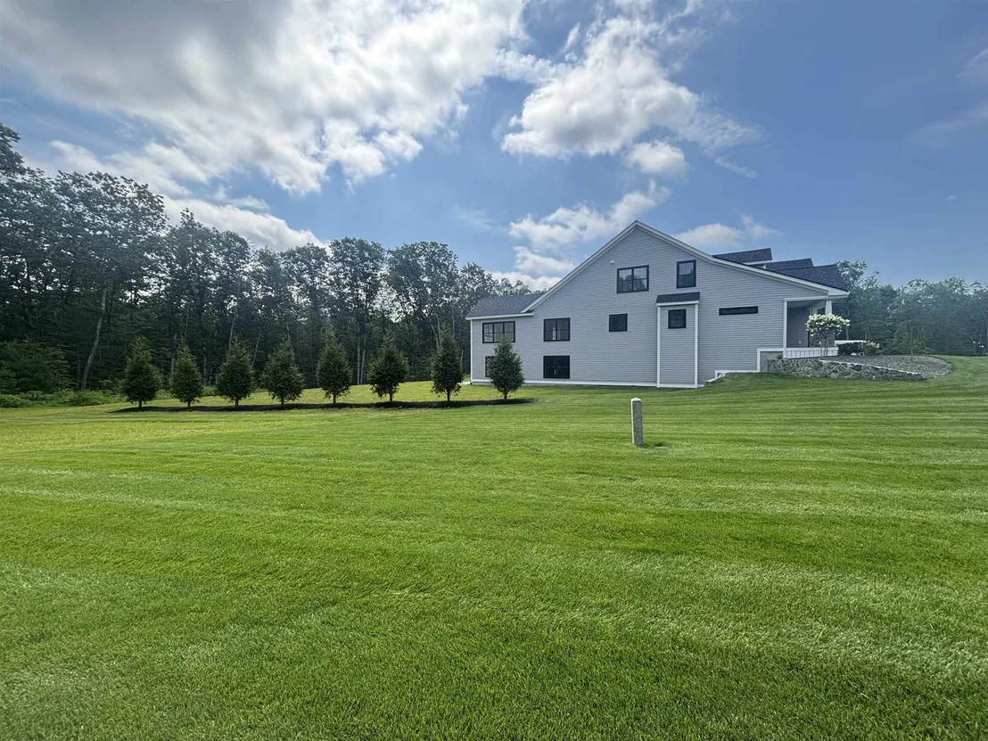 Photo of Unit LOT6 at 35 Signature
