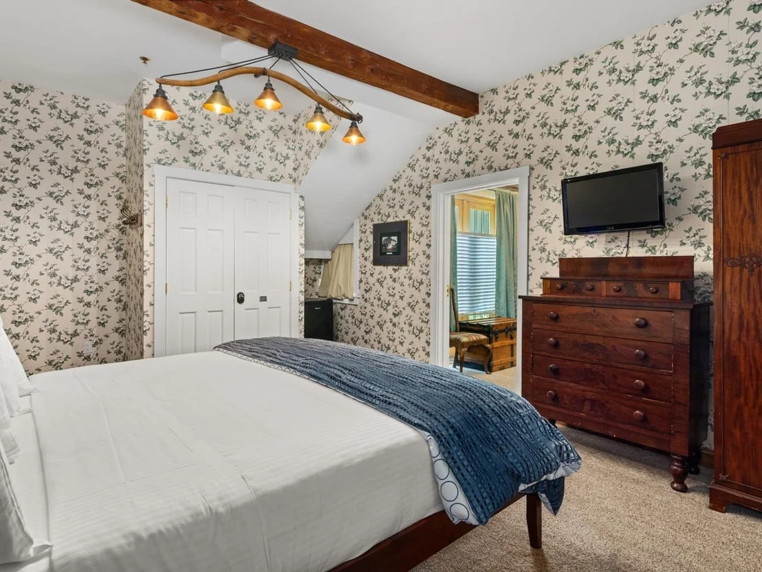 Photo of 5347 Shelburne