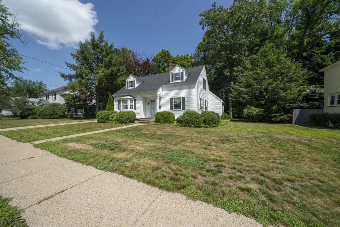 Photo of 831 Maple