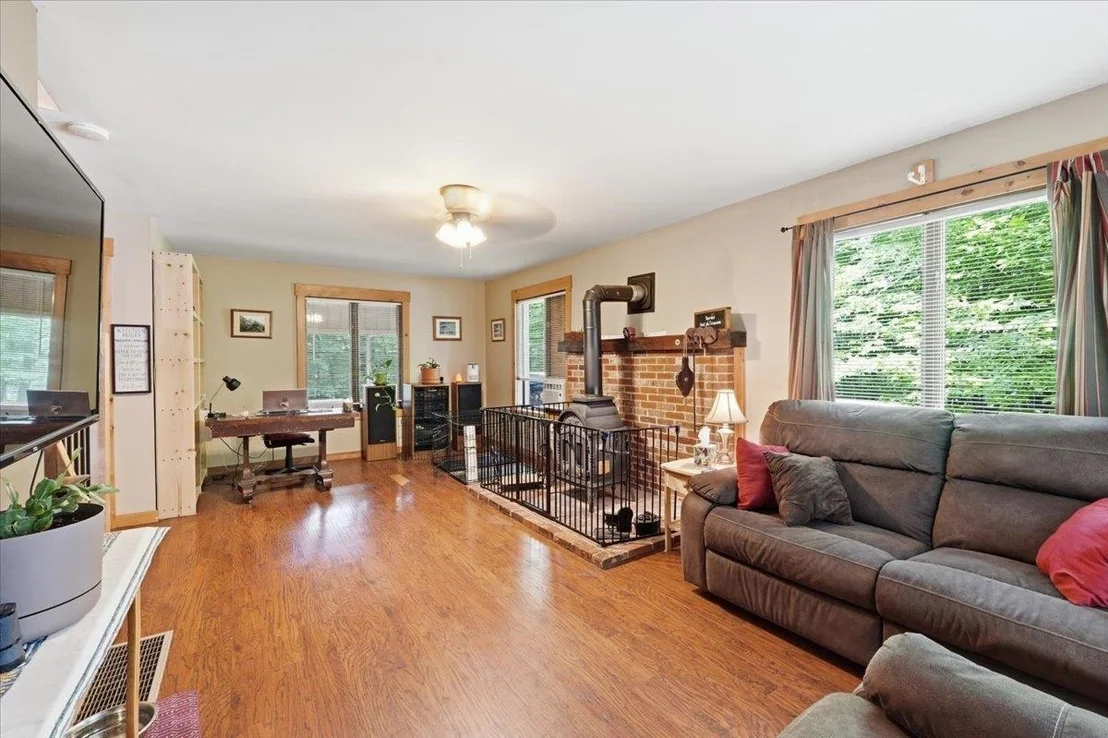 Photo of 17 Forest Ridge
