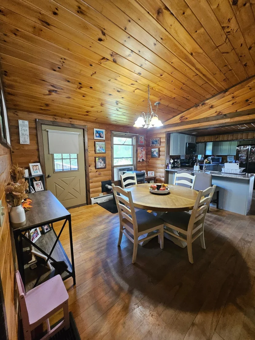 Photo of 731 Howard Hill