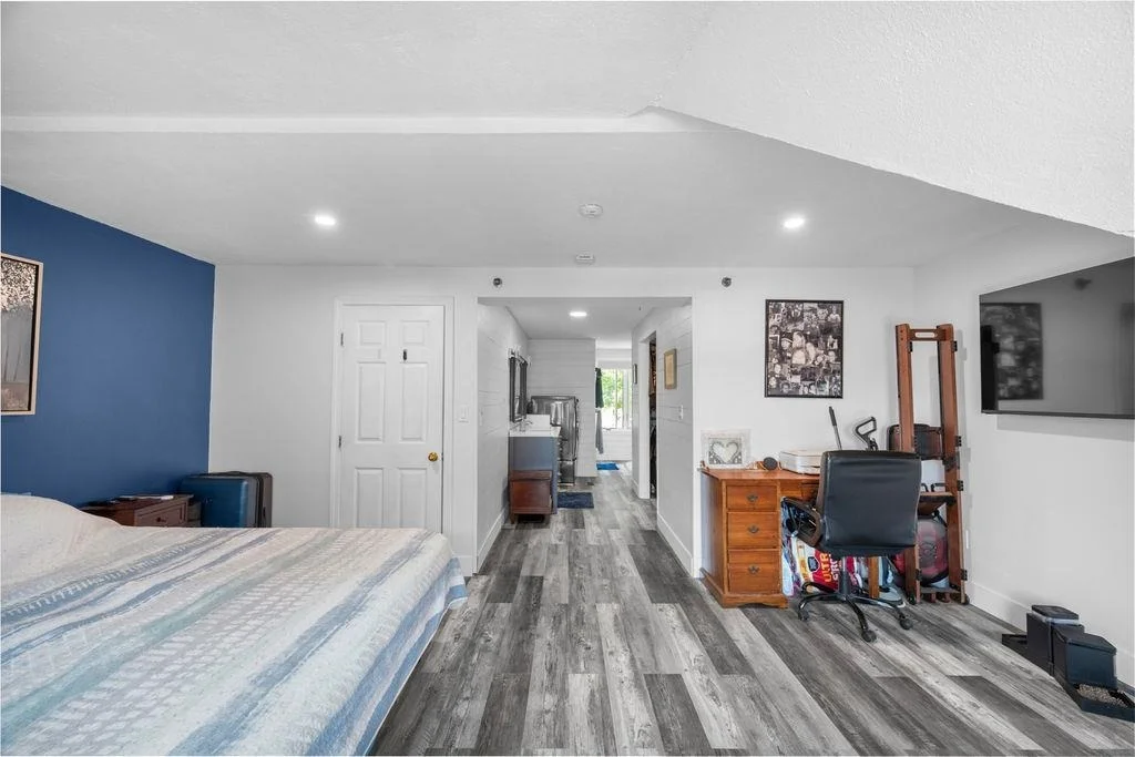 Photo of Unit 5 at 989 Ocean