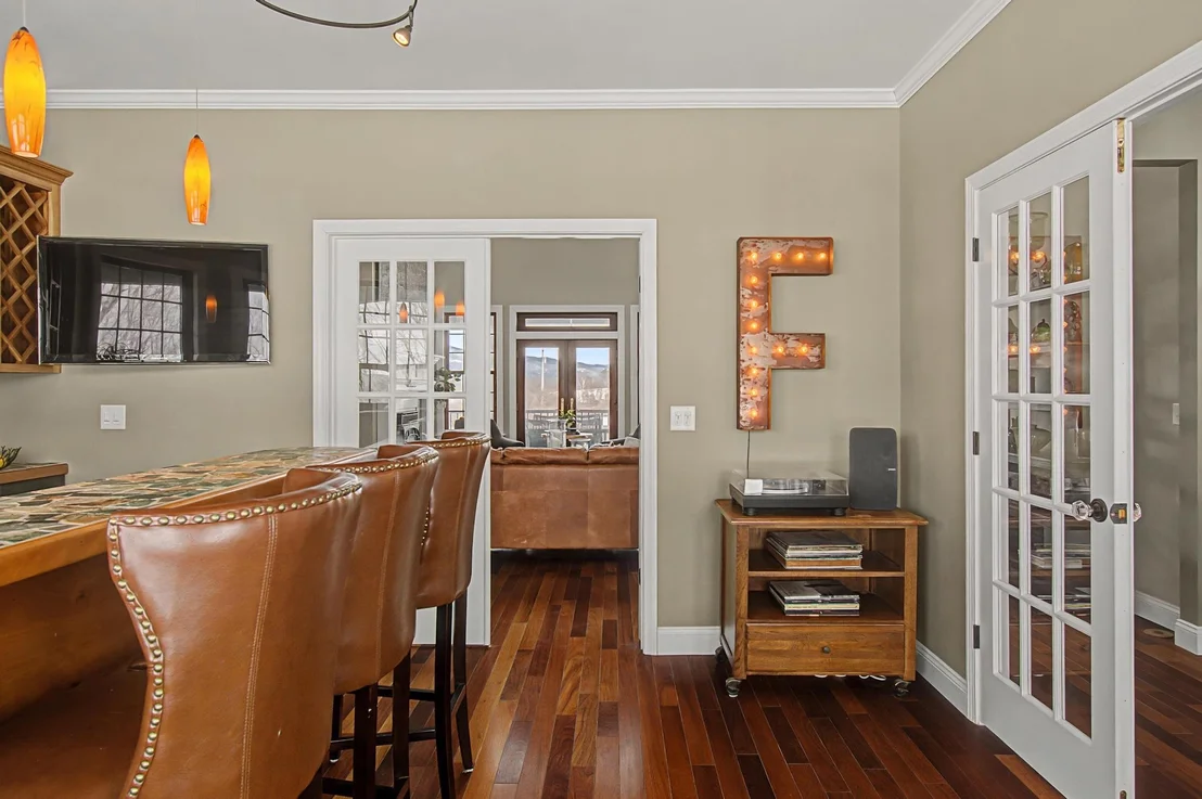 Photo of 4517 Oak Hill