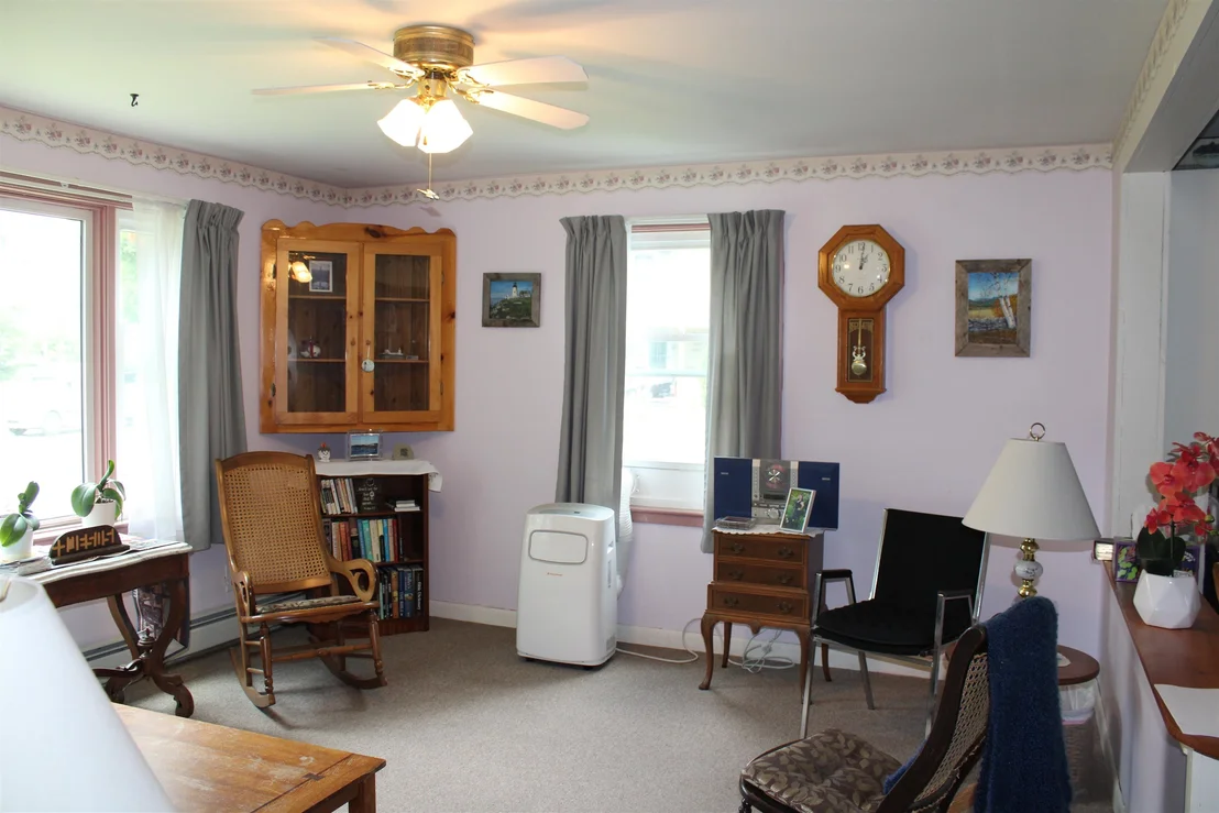 Photo of 8 Holly