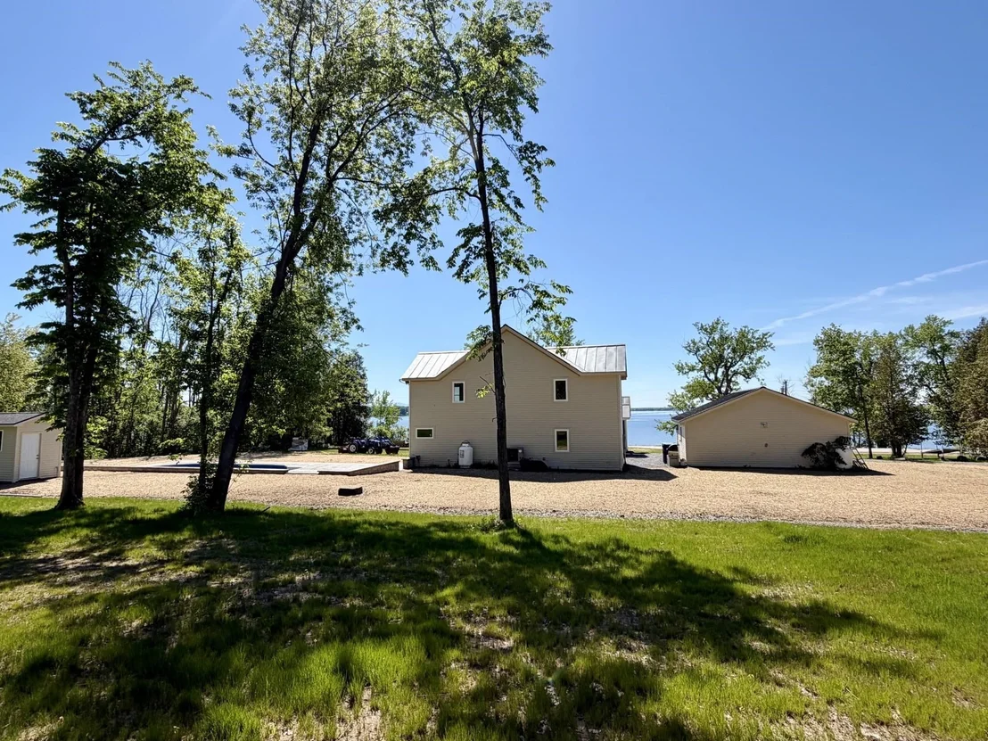 Photo of 3953 West Shore