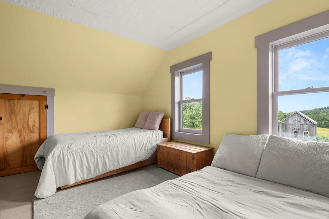 Photo of 1076 Brown Hill