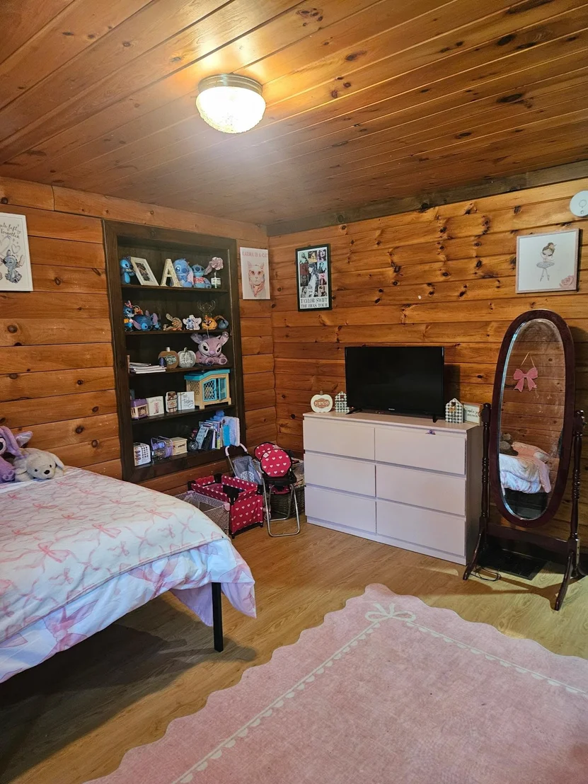 Photo of 731 Howard Hill