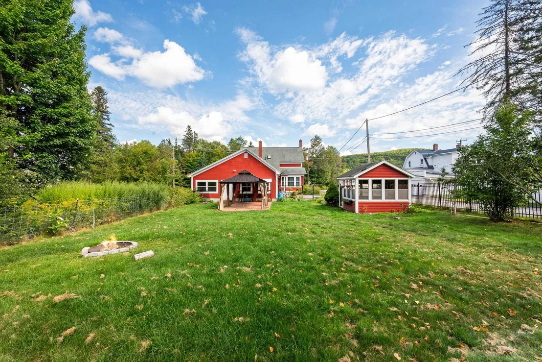 Photo of 2069 Riverside