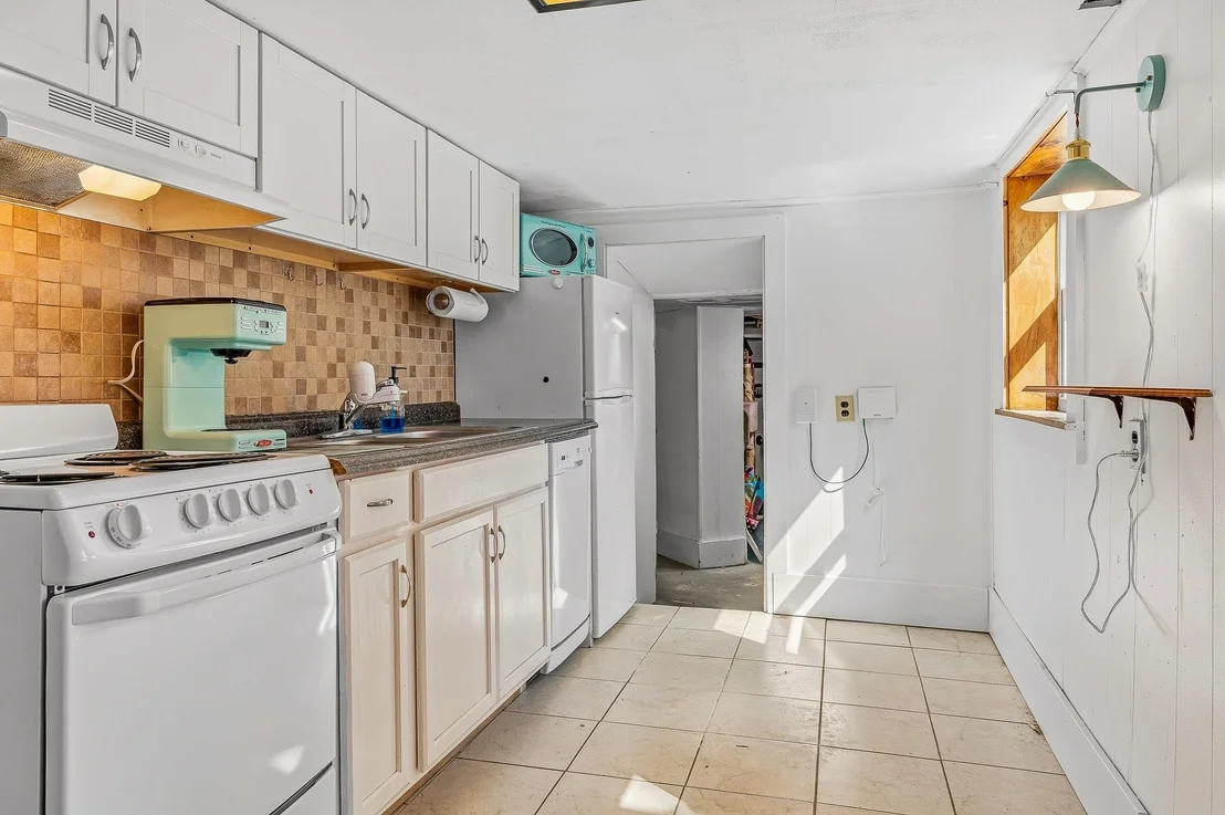 Photo of Unit D at 20 Epping