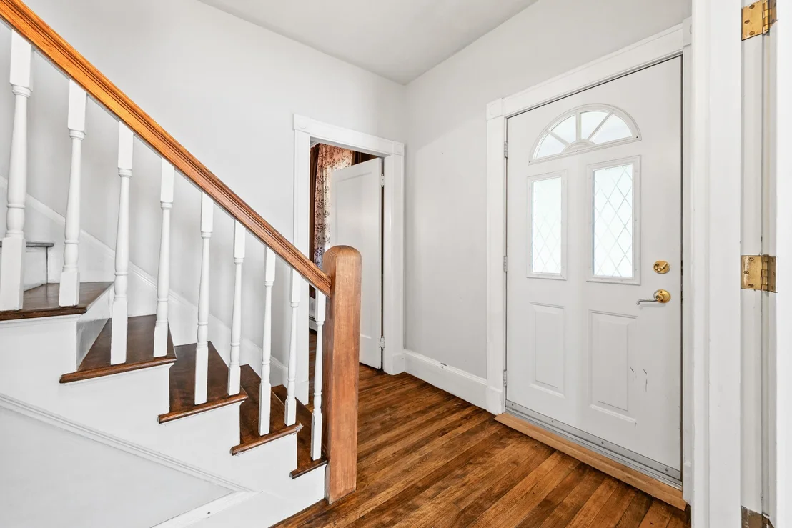 Photo of 2069 Riverside