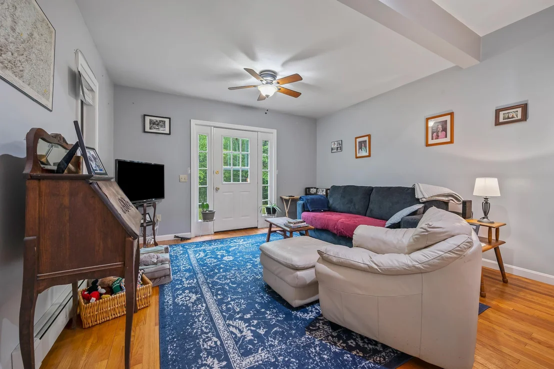 Photo of 100 Colonial