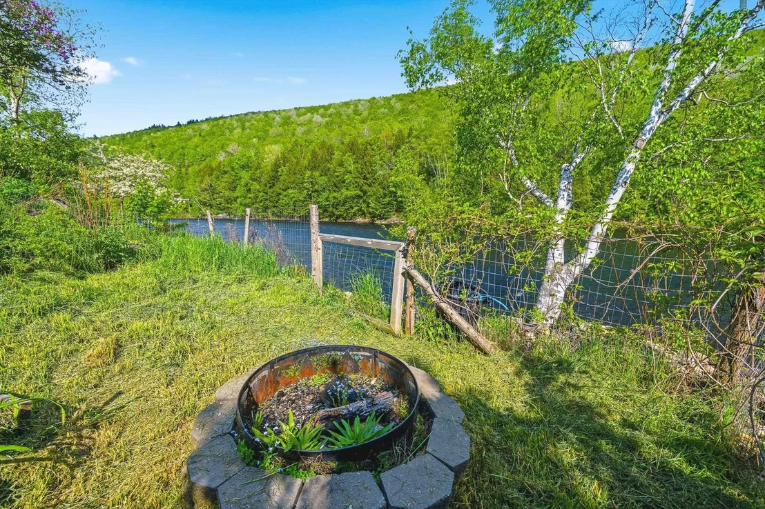 Photo of 10 River