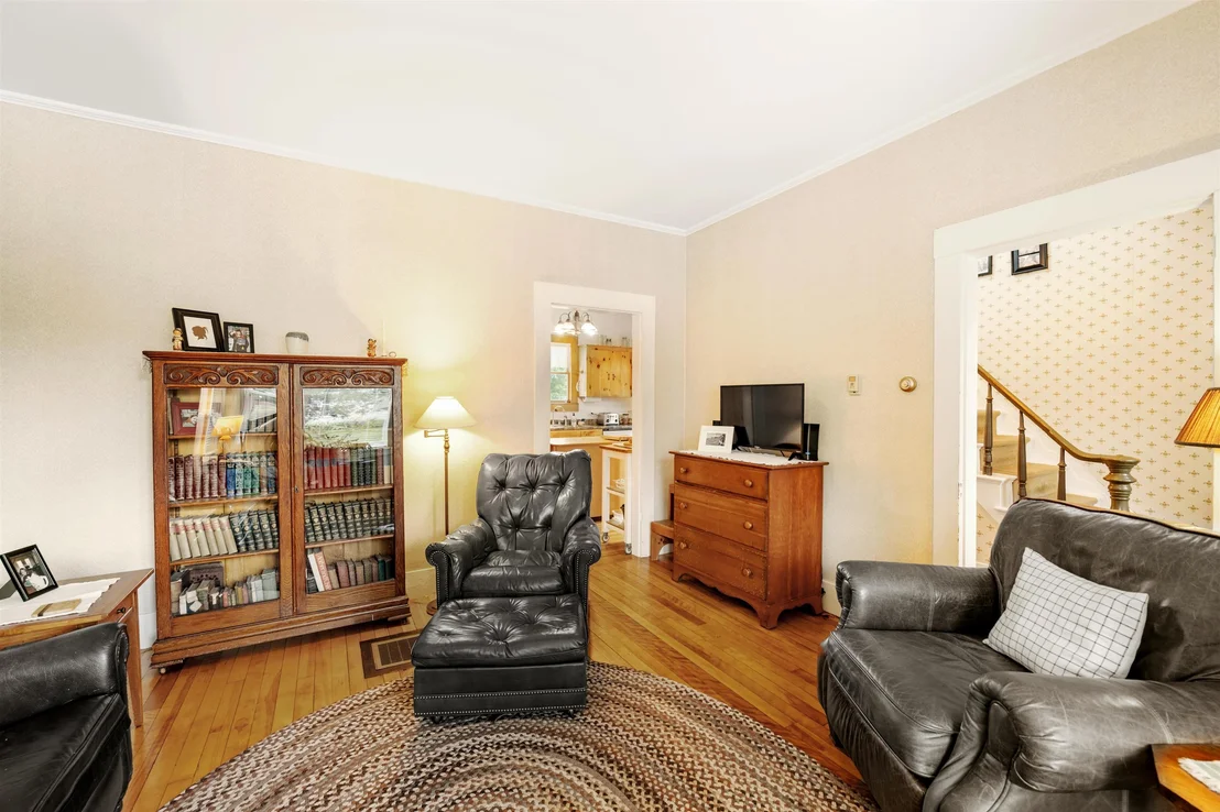 Photo of 47 Middle