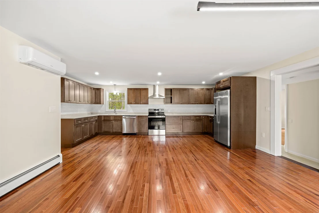 Photo of 6 Colonial
