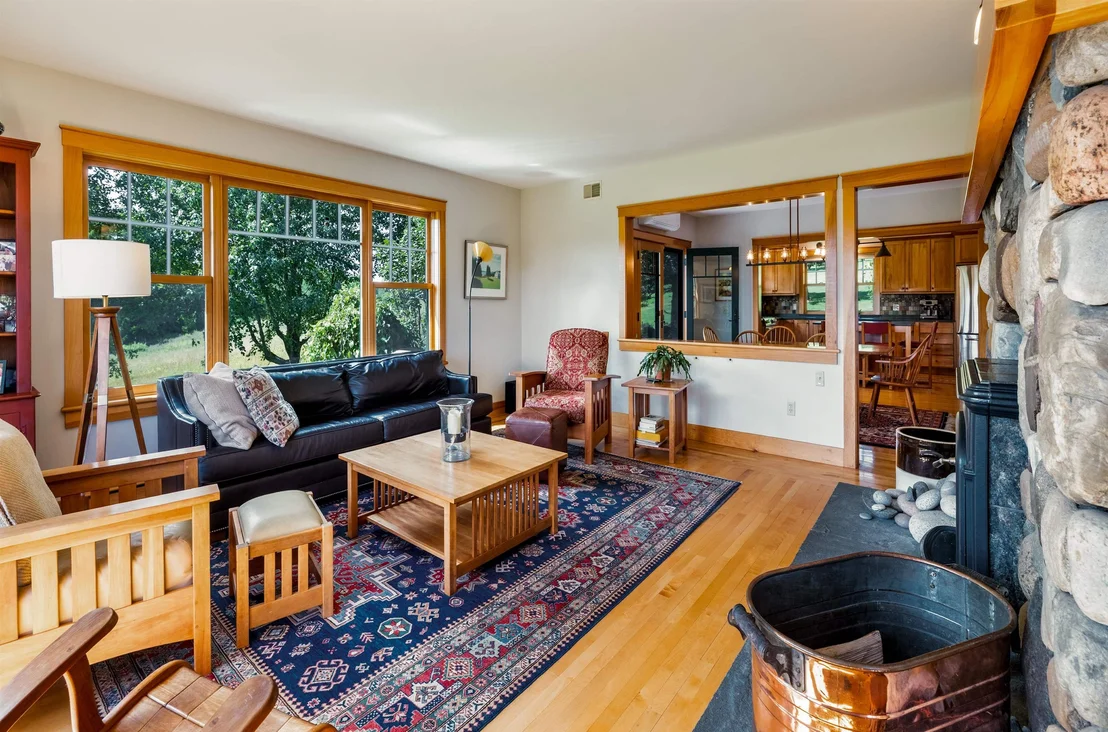 Photo of 947 Oak Hill