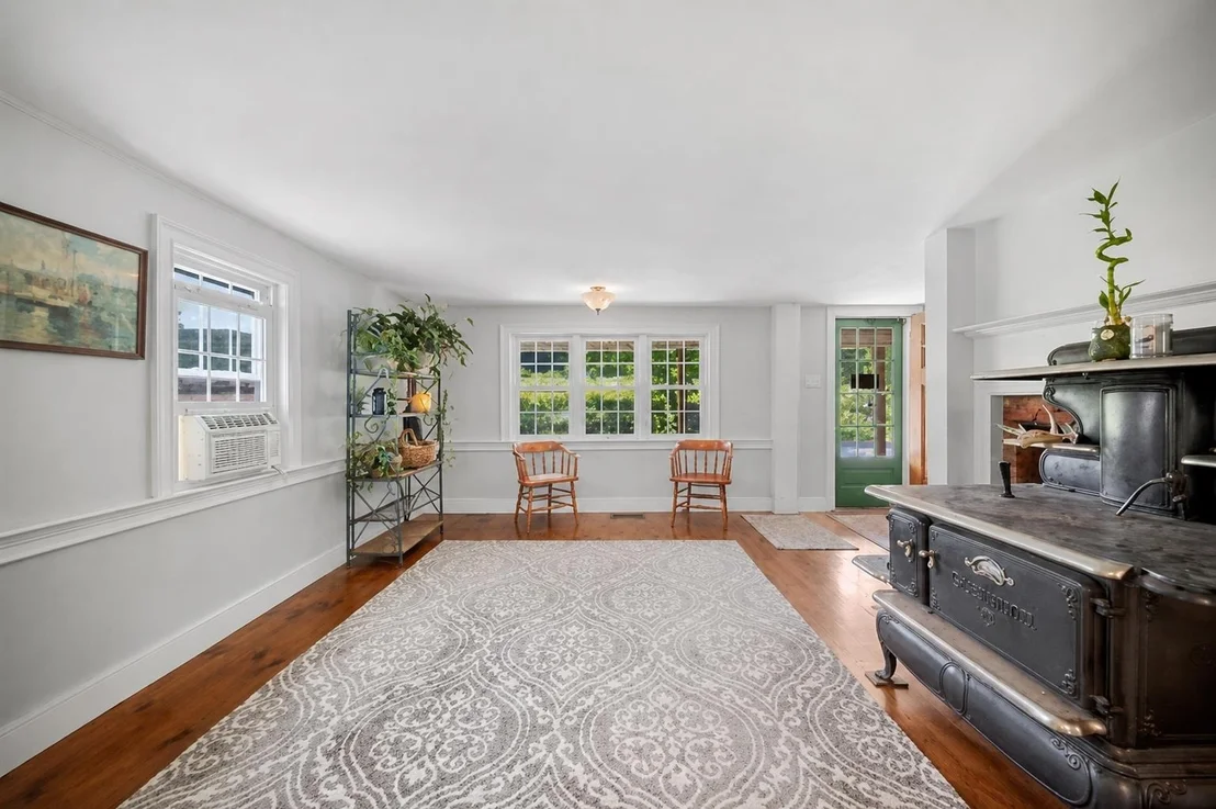 Photo of 164 Mason