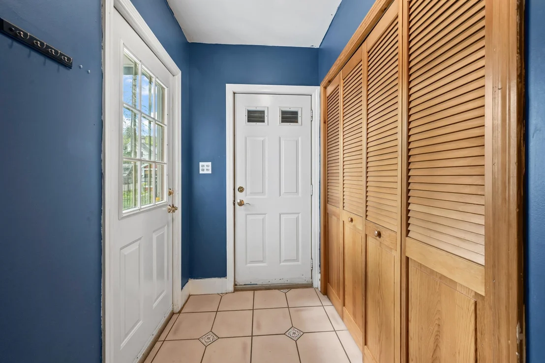 Photo of 2069 Riverside