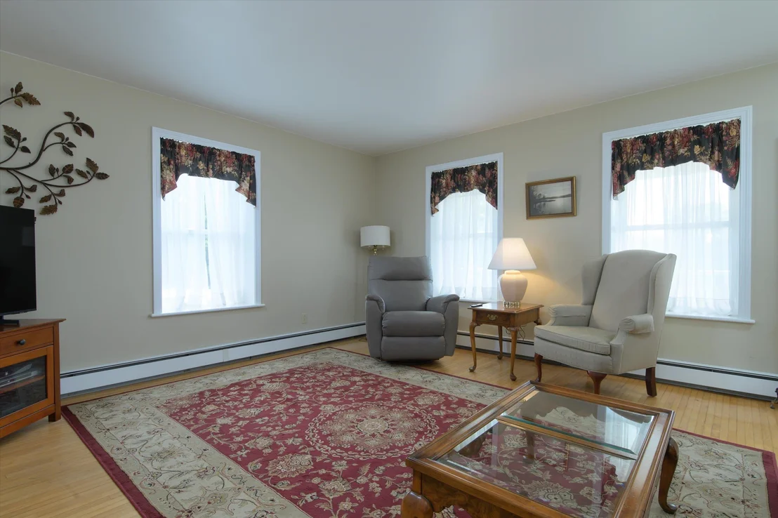 Photo of 2291 Bronson