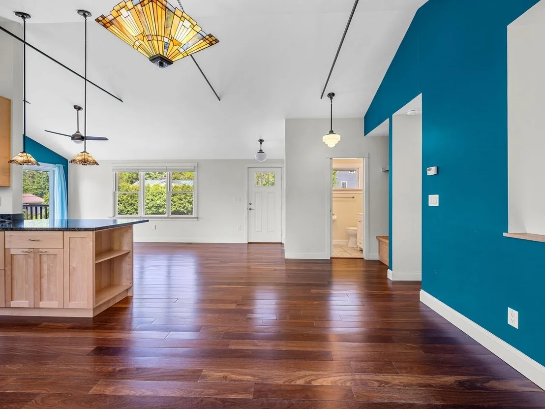 Photo of 48 Colonial