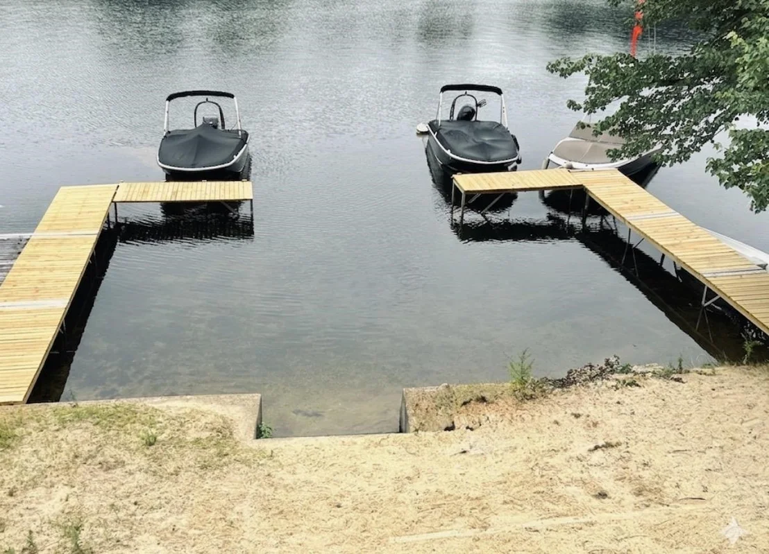 Photo of 20 Cobbetts Pond
