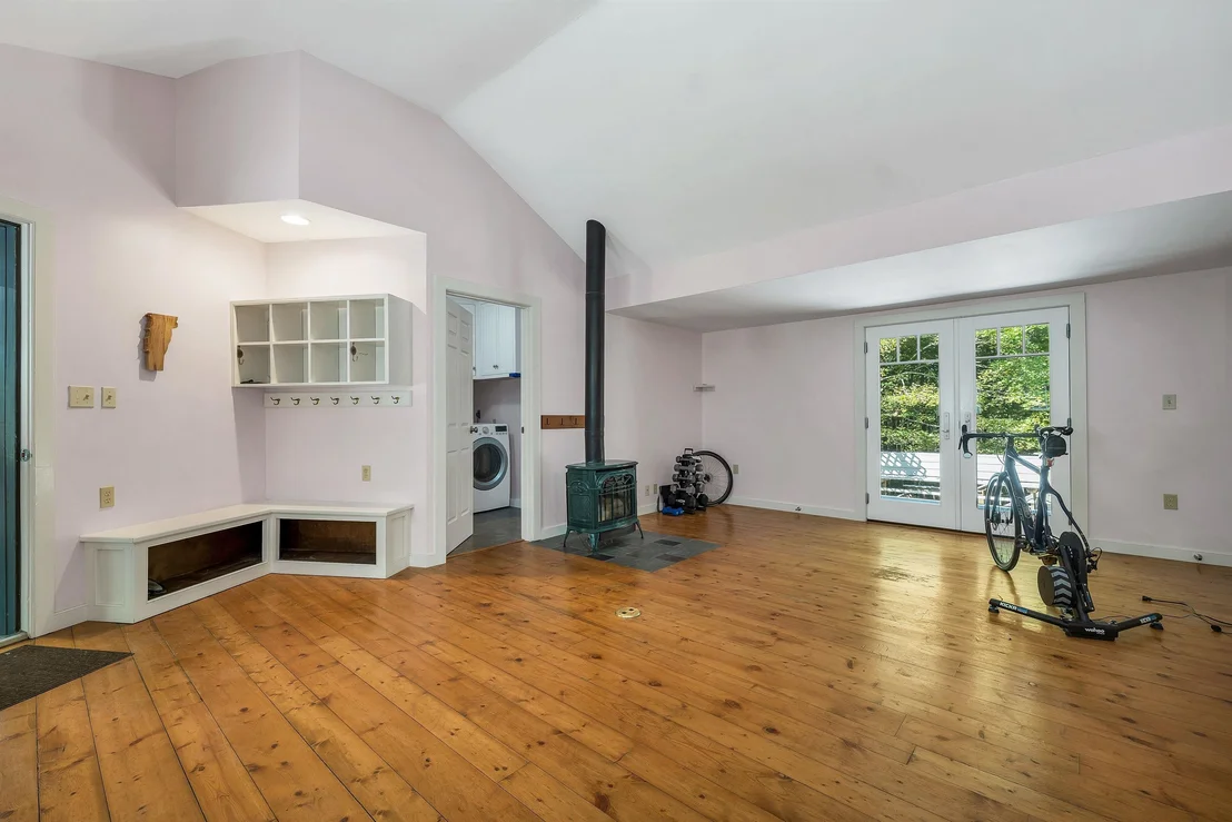 Photo of 370 Hawk Pine