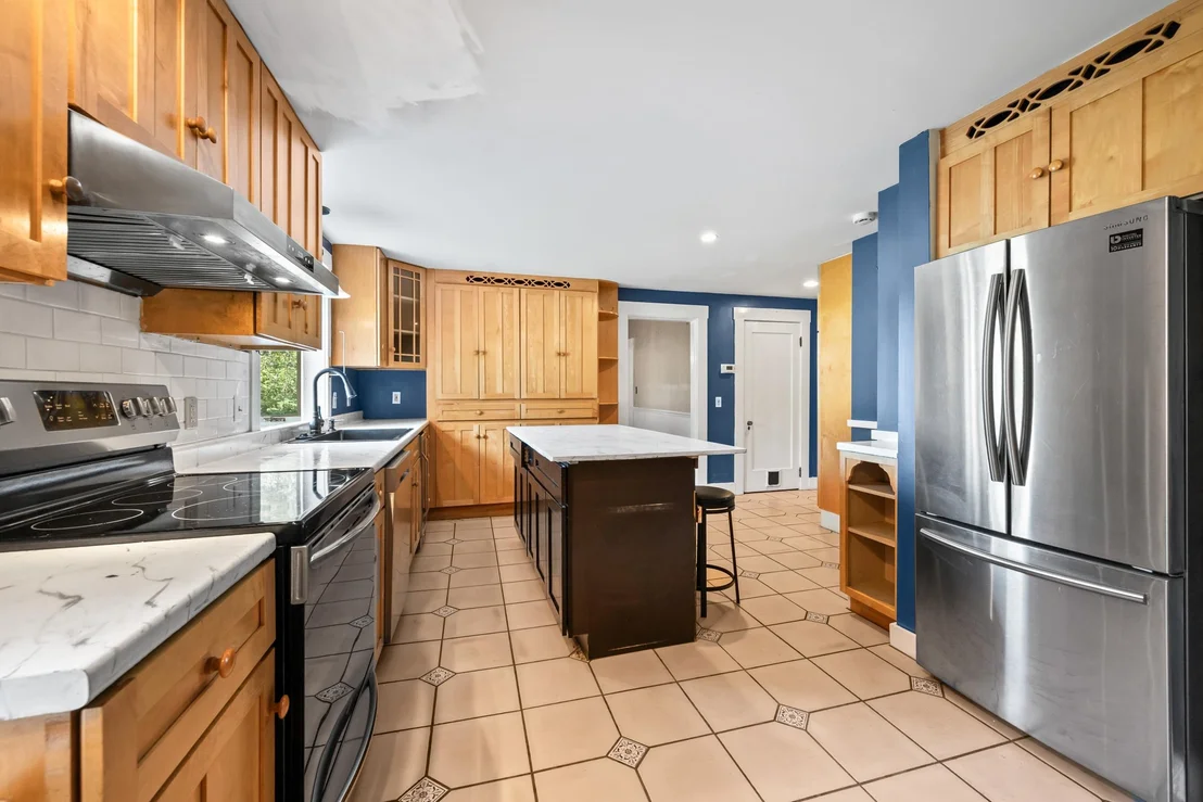 Photo of 2069 Riverside