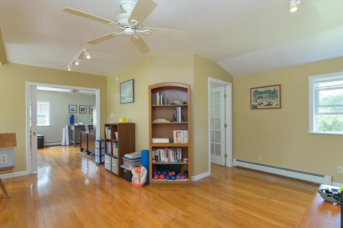 Photo of 2291 Bronson