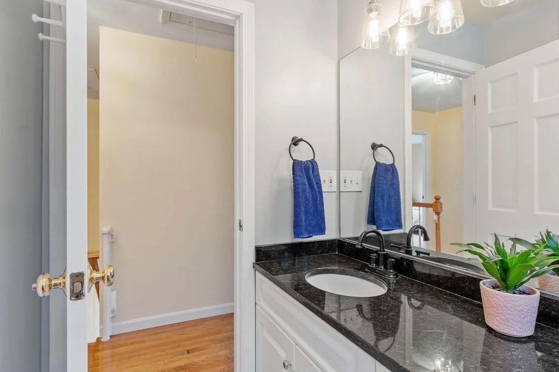 Photo of 25 Alexander