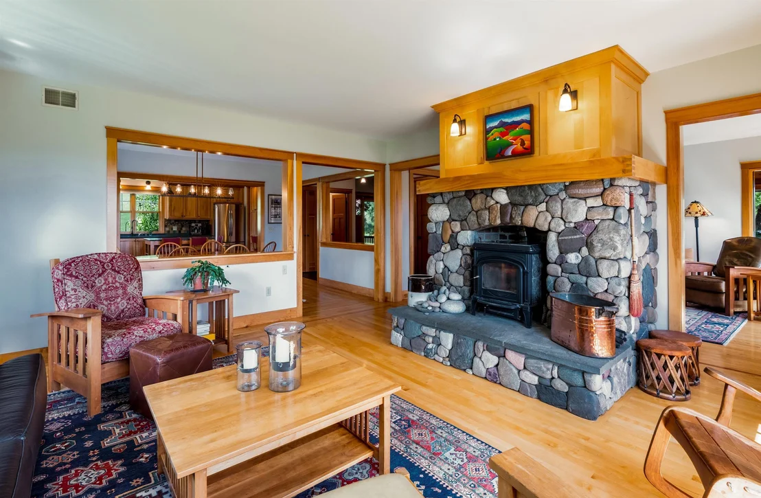 Photo of 947 Oak Hill