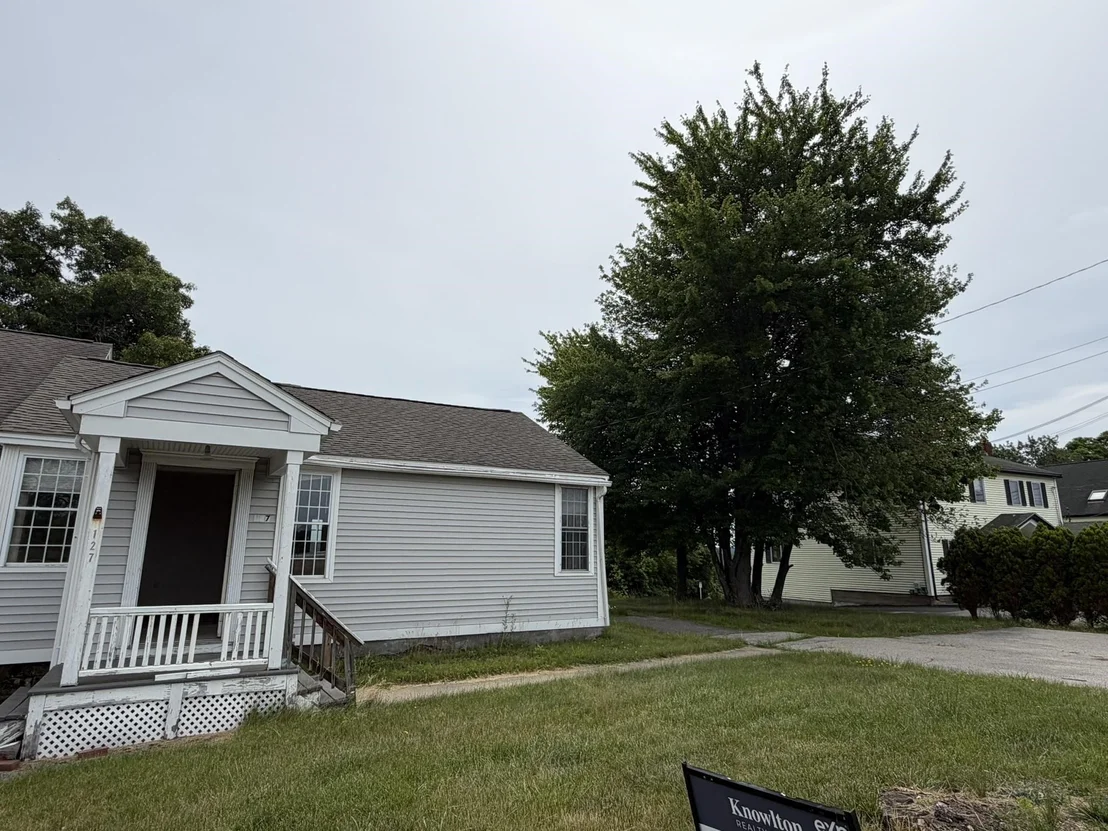 Photo of 127 Daniel Webster