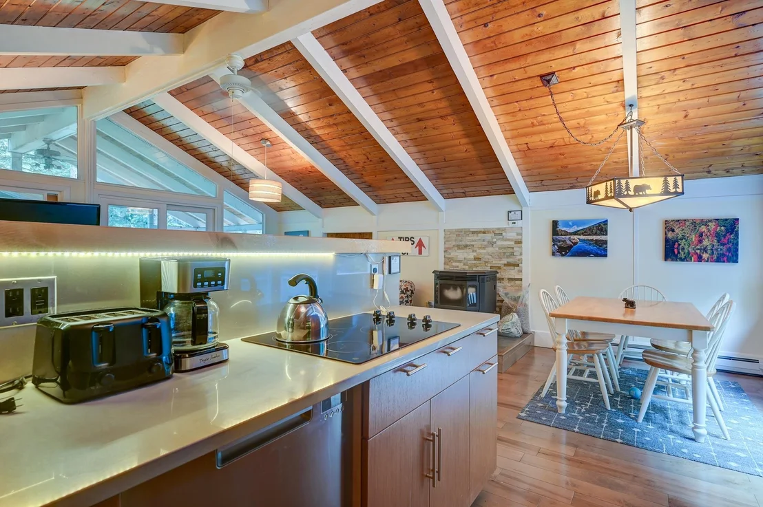 Photo of 400 Rolling Ridge