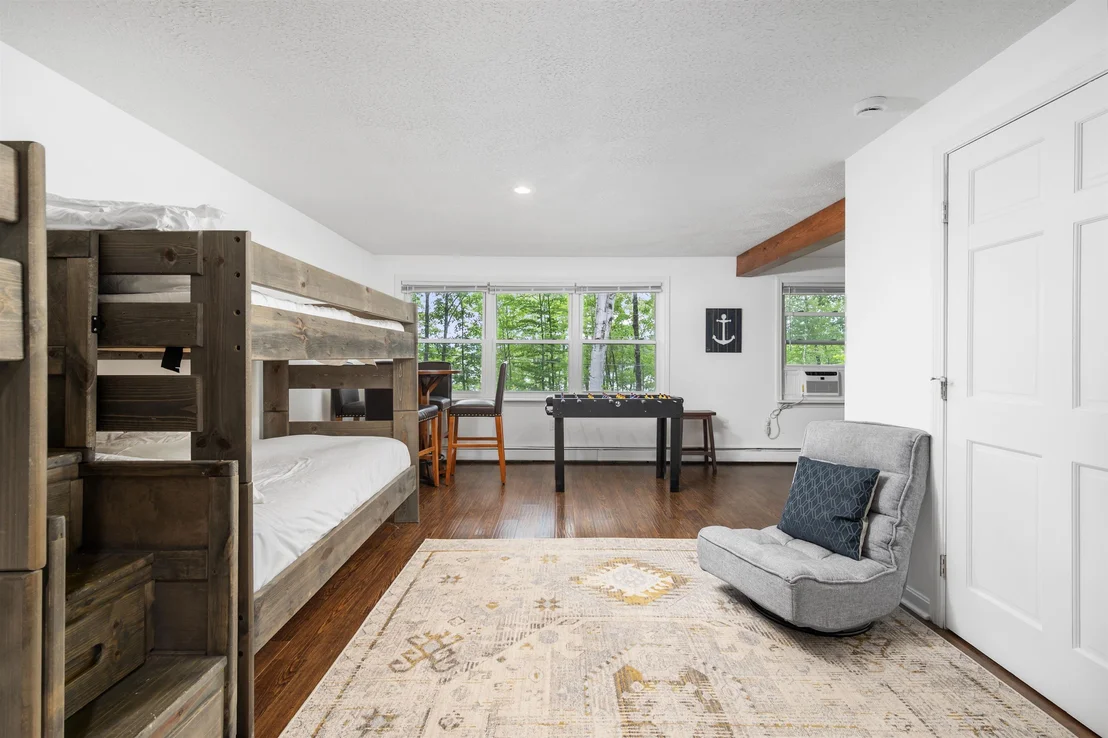 Photo of 10 Lakeview