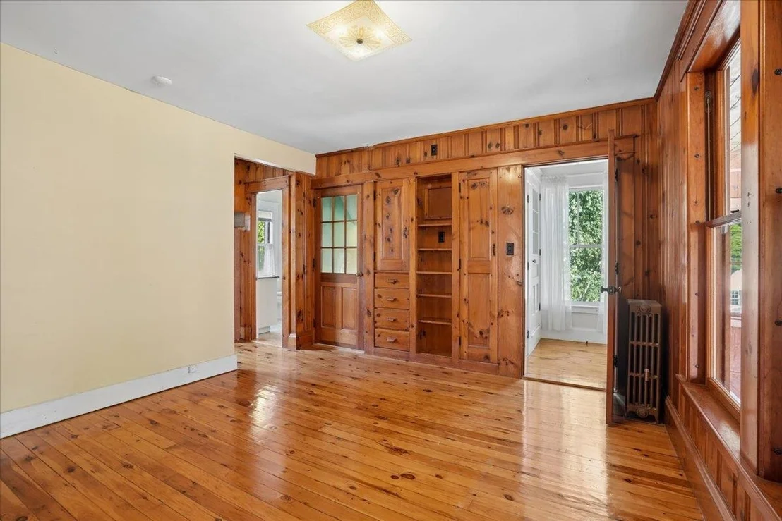 Photo of 12 Holt