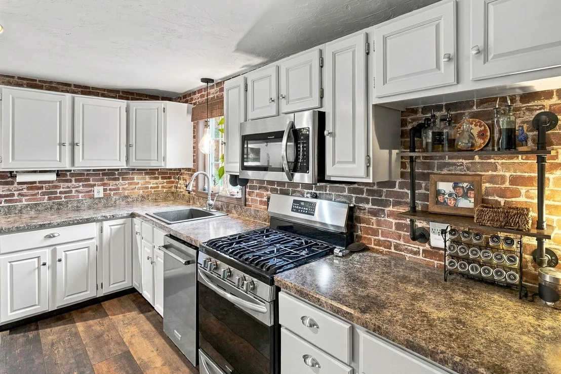 Photo of 9 Holt