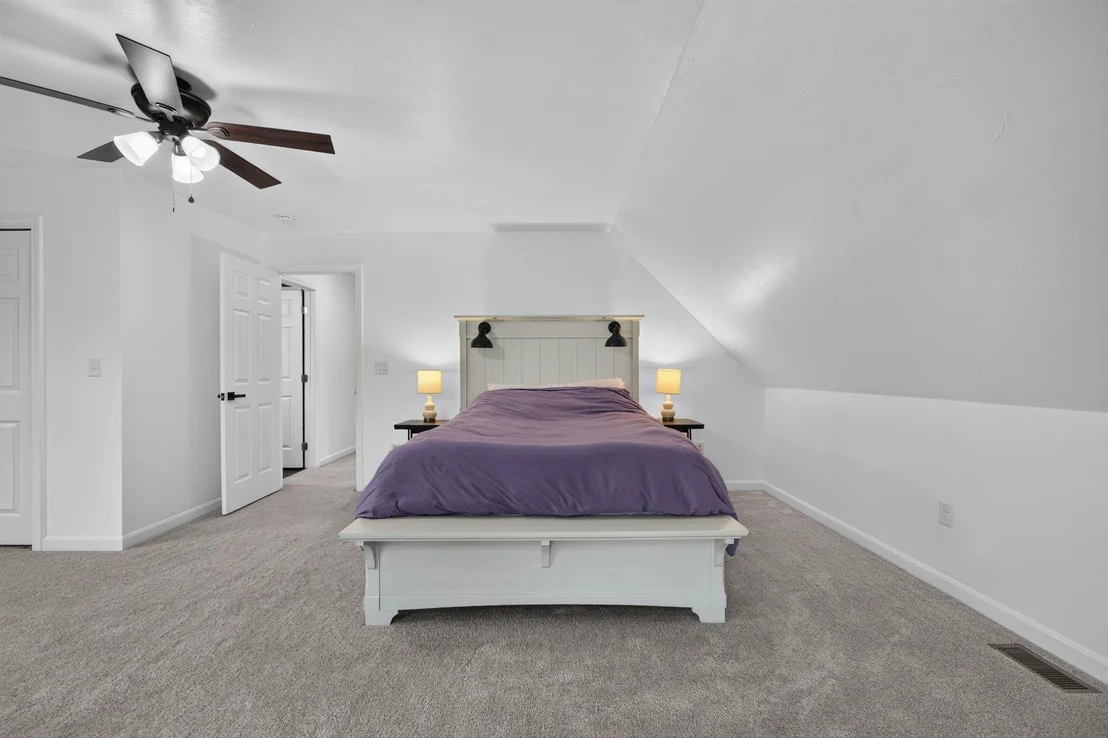 Photo of 992 Beauty Hill
