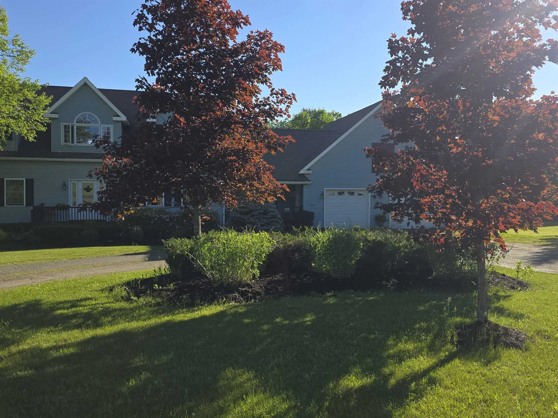 Photo of 892 Burton Hill