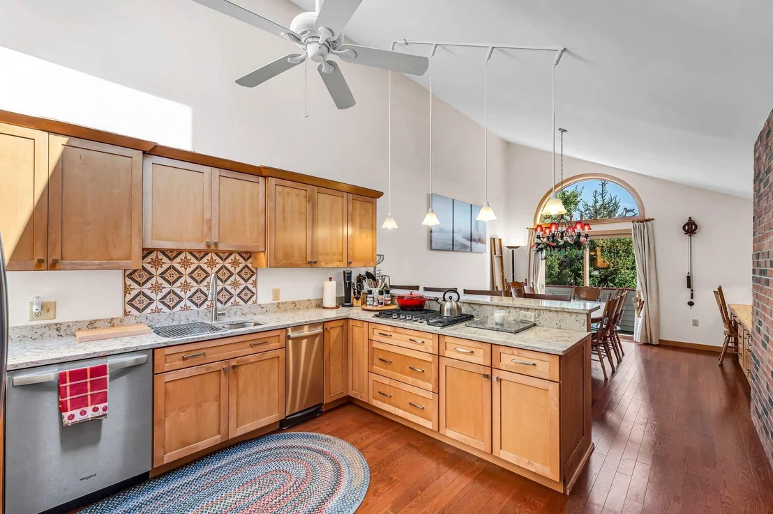 Photo of 33 Carinthia