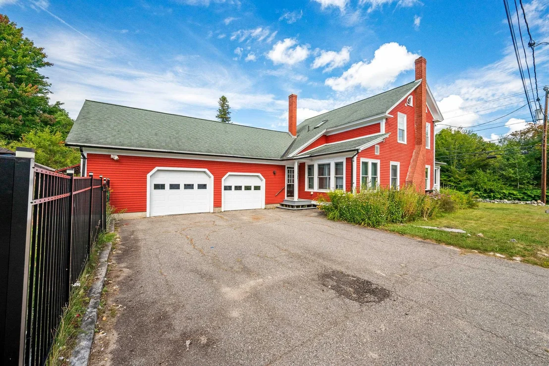 Photo of 2069 Riverside