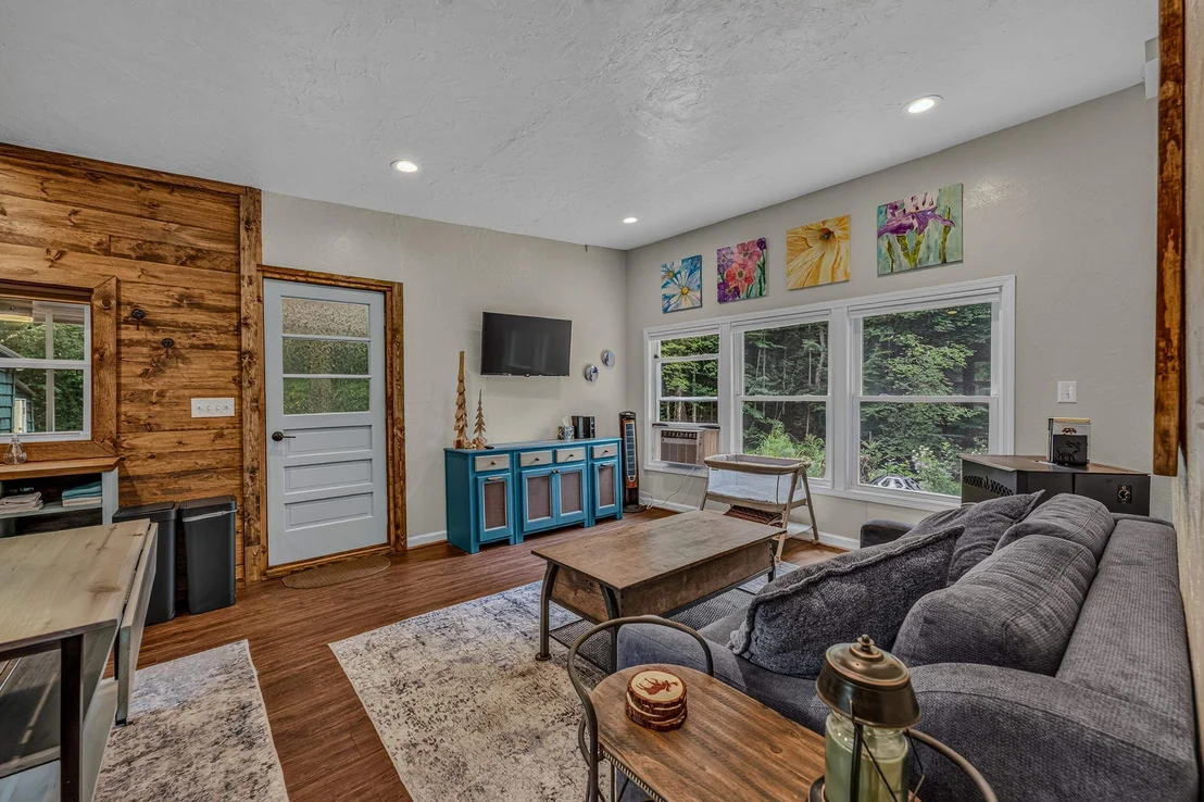 Photo of 180 Mill Brook