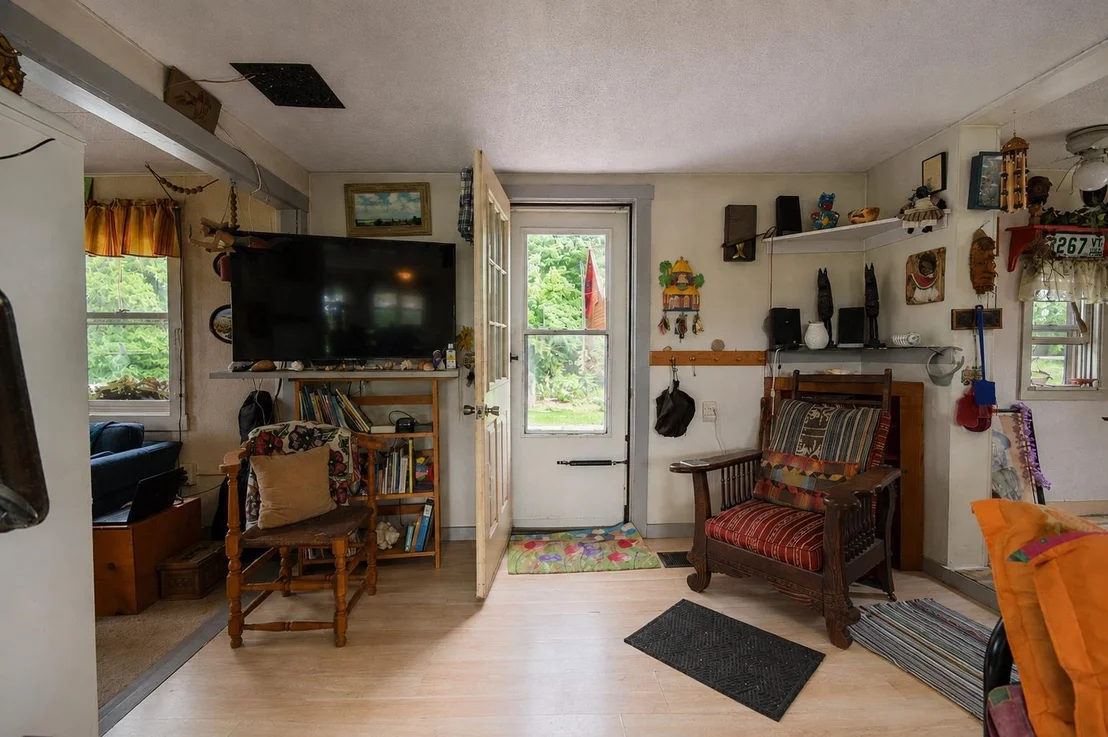 Photo of 2340 Panton