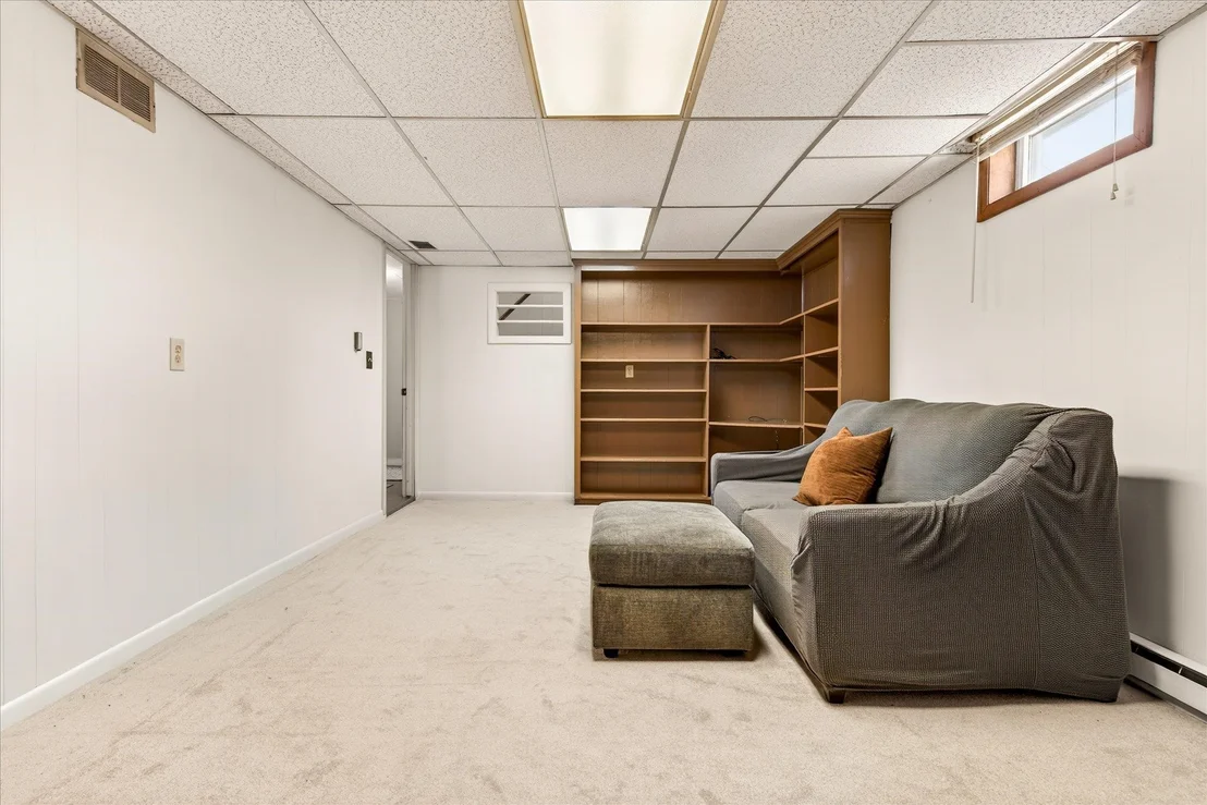 Photo of 681 Colonial