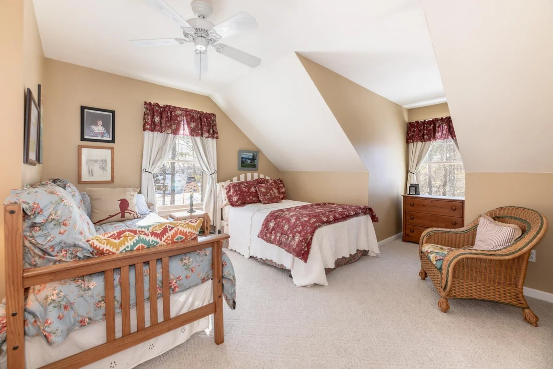Photo of 8 Oak Knoll