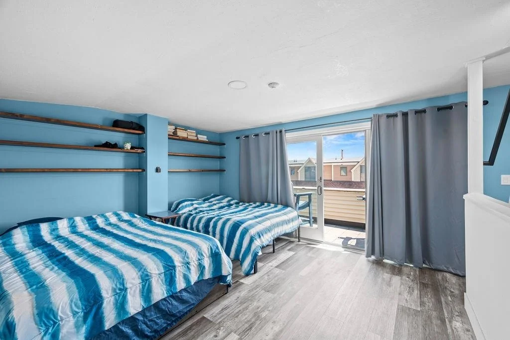 Photo of Unit 5 at 989 Ocean
