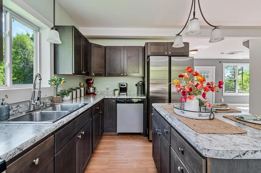 Photo of 559 Valley View