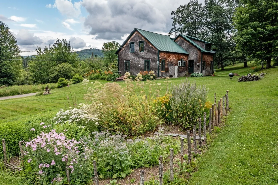 Photo of 1076 Brown Hill